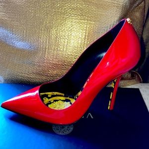 VERSACE 110 Décolleté Pointed Toe Pumps In RED